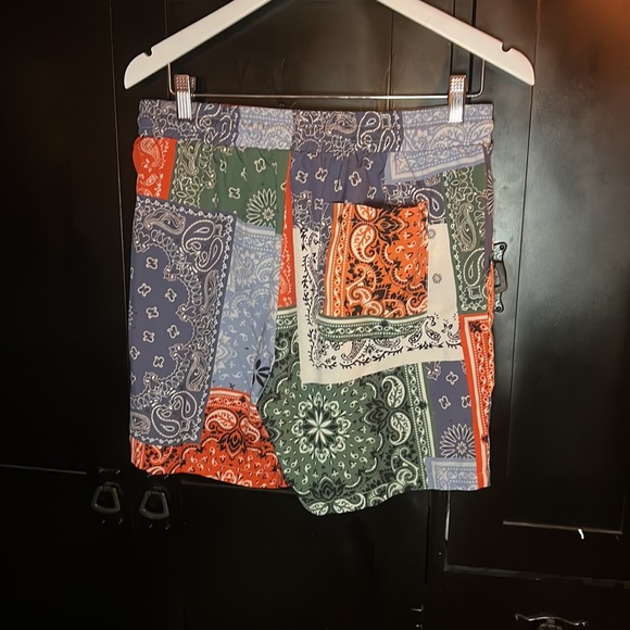 Pattern shorts - Picture 2 of 2